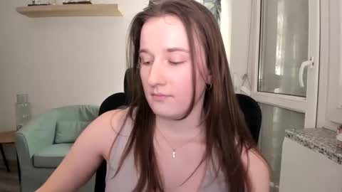 Snapshot of oliviaaa2003 chatting on February 2025 06:33:01 PM Oliwiaa2004 online show from February 2025 06:33:01 PM