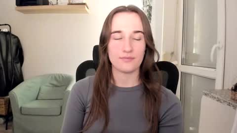 Snapshot of oliviaaa2003 chatting on November 2025 10:42:02 PM Oliwiaa2004 online show from November 2025 10:42:02 PM