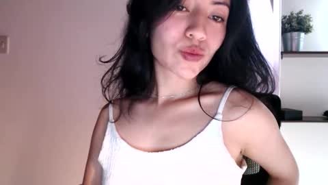 oliviaaa__ online show from November 2025 02:38:02 PM