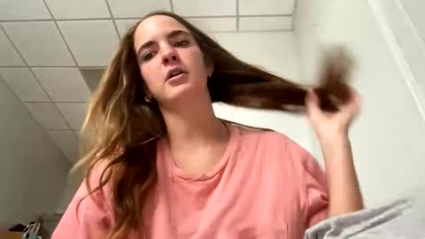 Snapshot of oliviaaraee chatting on March 2026 07:10:02 PM oliviaaraee online show from March 2026 07:10:02 PM