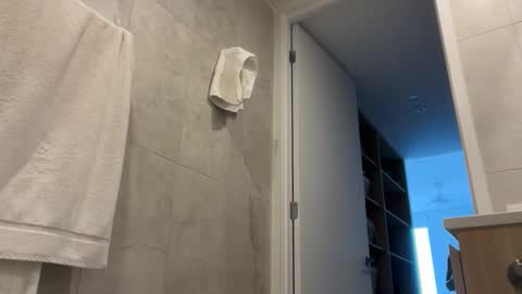 Olivia Brookes online show from October 2025 09:23:02 PM