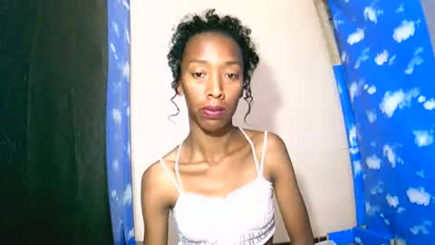 oliviah27 online show from October 2025 07:31:01 PM