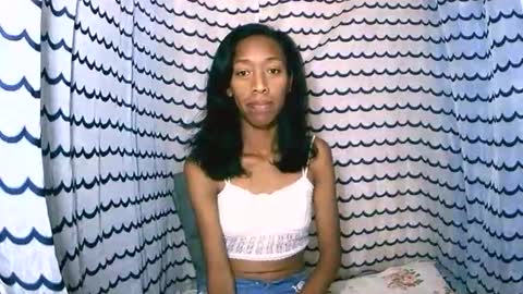 oliviah27 online show from October 2025 07:49:01 PM