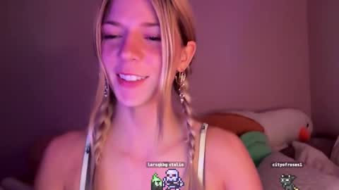 Olivia online show from November 2025 04:12:01 AM