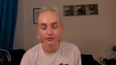 oliviaBeauty online show from May 2026 06:20:01 PM