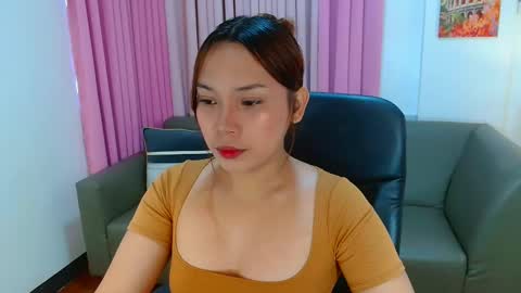 oliviahutton online show from May 2026 01:44:01 AM