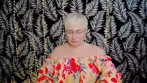 Snapshot of oliviaoskar_ chatting on April 2026 10:43:02 AM Kelly online show from April 2026 10:43:02 AM