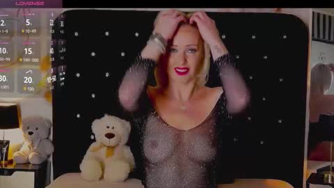 Snapshot of oliviashaw22 chatting on January 2026 10:25:02 PM Olivia online show from January 2026 10:25:02 PM