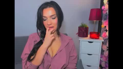 OliviaWomen online show from November 2025 01:33:02 PM