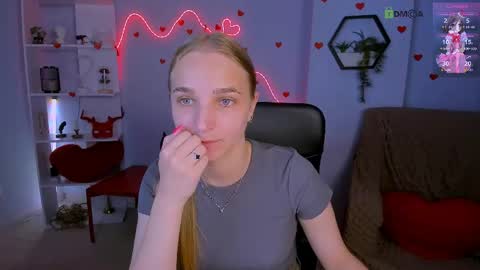 Ollivia online show from May 2026 05:37:02 AM