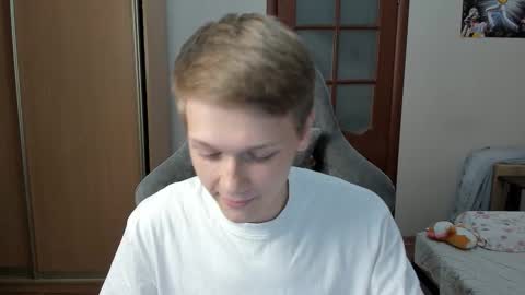 Oliver and Mira online show from October 2025 10:19:02 PM