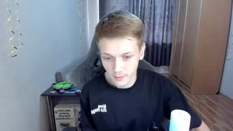 Oliver and Mira online show from April 2026 12:18:01 PM