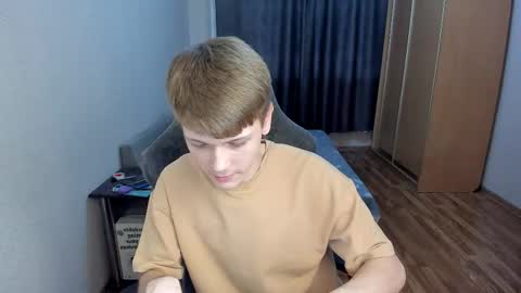 Snapshot of olvr_zoolander chatting on May 2026 12:56:02 PM Oliver and Mira online show from May 2026 12:56:02 PM