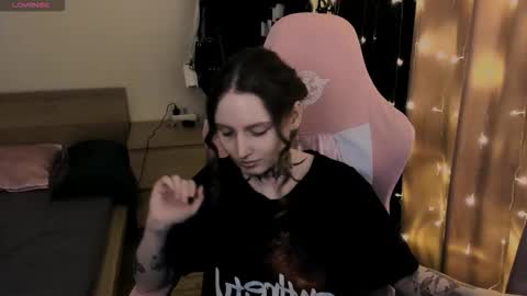 on_yxxx online show from November 2025 05:00:01 PM