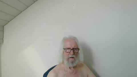 Snapshot of onanister chatting on June 2026 06:44:01 AM Somewhere over the rainbow online show from June 2026 06:44:01 AM