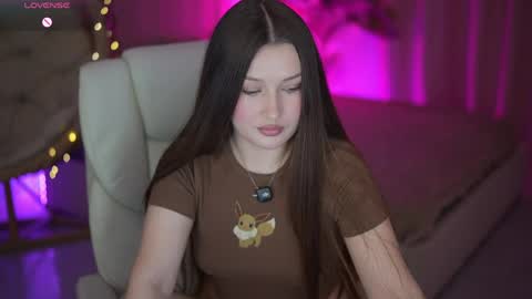 L A Y A online show from April 2026 07:04:01 PM