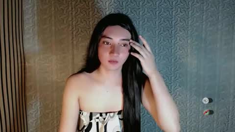 Snapshot of onelesslonelygirl69 chatting on May 2026 09:58:02 AM KLIER online show from May 2026 09:58:02 AM