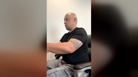 onetreehill1976 online show from March 2026 05:56:01 PM