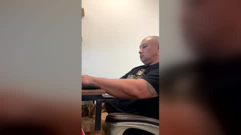 onetreehill1976 online show from April 2026 05:42:02 PM