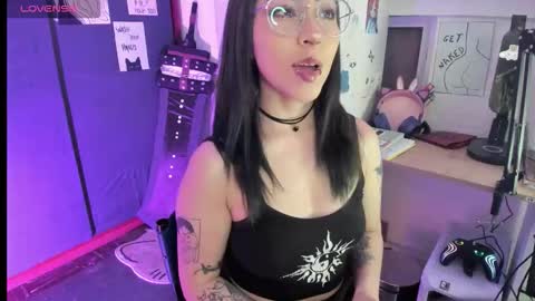 Snapshot of oni_dakotta chatting on September 2025 10:42:01 AM oni_dakotta online show from September 2025 10:42:01 AM