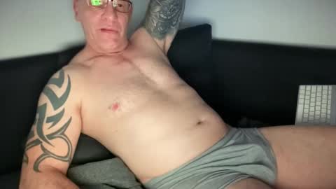 Snapshot of onkel90 chatting on May 2026 08:06:02 PM onkel90 online show from May 2026 08:06:02 PM