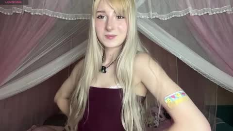 Snapshot of onlyeva1 chatting on May 2026 08:43:02 AM Eva online show from May 2026 08:43:02 AM