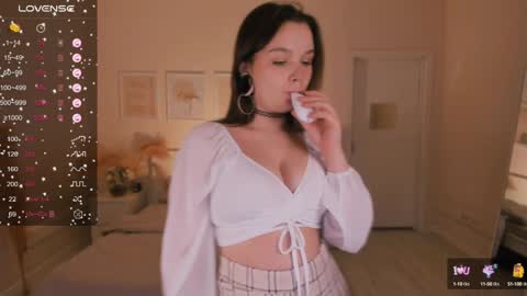 Snapshot of ooops_boobs chatting on January 2025 01:42:02 PM Chloe follow me online show from January 2025 01:42:02 PM