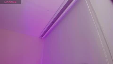 Miss Guzman  online show from April 2026 11:43:01 PM