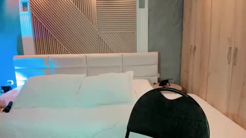 oriana savatil online show from April 2026 07:45:01 AM