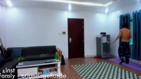 Snapshot of orlando__bloom chatting on January 2025 08:18:02 AM Fansly and Instagram -  online show from January 2025 08:18:02 AM