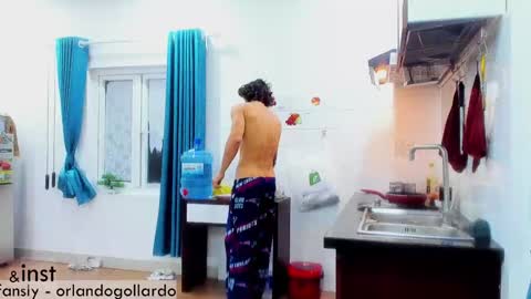 Snapshot of orlando__bloom chatting on February 2025 11:33:02 AM Fansly and Instagram -  online show from February 2025 11:33:02 AM