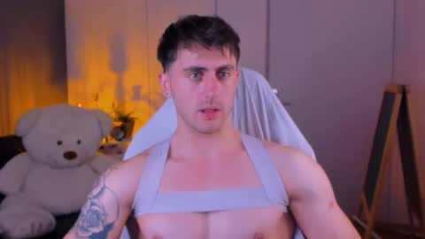 Oscar online show from November 2025 09:47:01 PM