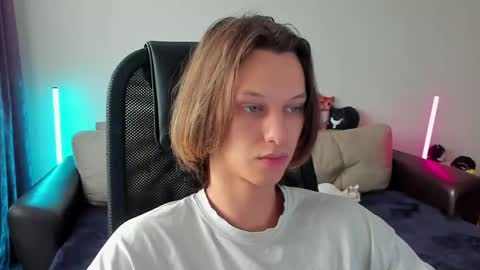 Ostin online show from April 2026 12:33:01 PM