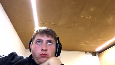 outflayd online show from November 2025 09:15:02 PM