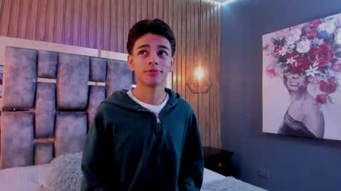 Snapshot of owen__johnson chatting on November 2025 12:00:02 PM Owen Johnson online show from November 2025 12:00:02 PM