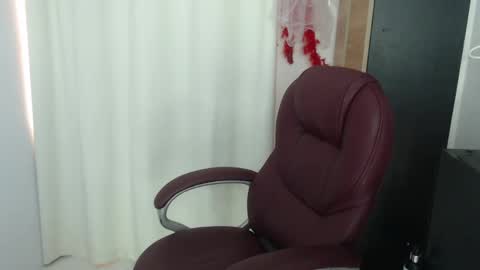paiper online show from June 2026 06:02:01 PM