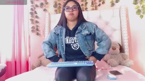 Snapshot of pamelaa01_ chatting on October 2025 09:24:02 PM PAMELA online show from October 2025 09:24:02 PM