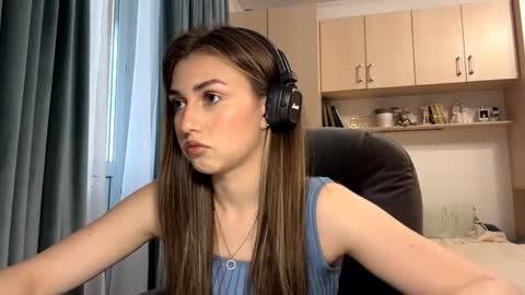 Snapshot of pamulahallquist chatting on June 2026 03:36:01 PM Lia online show from June 2026 03:36:01 PM