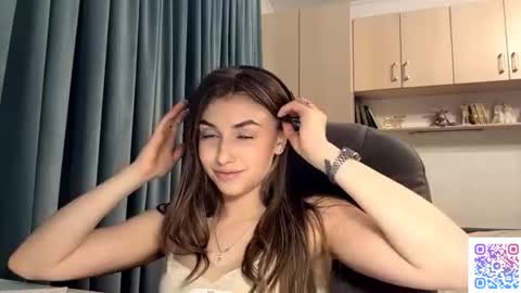 Snapshot of pamulahallquist chatting on June 2026 05:48:01 PM Lia online show from June 2026 05:48:01 PM