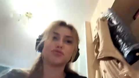 Snapshot of pamulahallquist chatting on July 2026 04:03:02 PM Lia online show from July 2026 04:03:02 PM