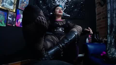       online show from February 2025 09:03:02 PM