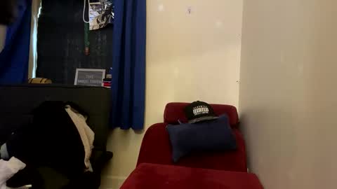 Snapshot of pantslesstraveler_plt chatting on February 2025 07:17:02 PM PantsLessTraveler online show from February 2025 07:17:02 PM