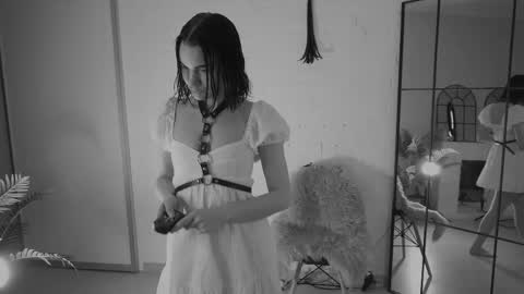 Kristina Kriss online show from September 2025 03:33:01 PM