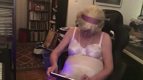 Snapshot of pantyvloletlace chatting on June 2026 01:28:02 AM Pantyvioletlace online show from June 2026 01:28:02 AM