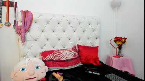 Paola online show from January 2025 09:54:01 PM