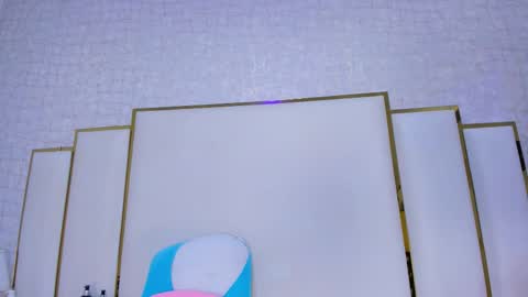 Paola  online show from November 2025 11:33:02 AM