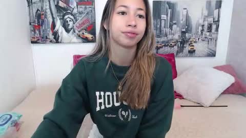 Paola online show from November 2025 12:04:01 PM