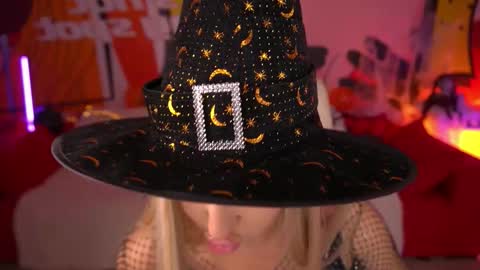 Lia online show from October 2025 02:29:01 PM