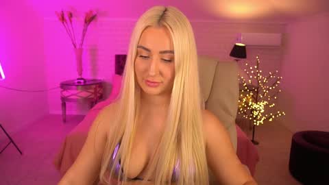 Lia online show from April 2026 01:53:02 PM