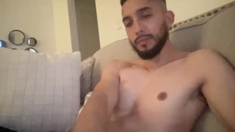 papicubano_guapo23cm online show from December 2024 05:26:02 AM